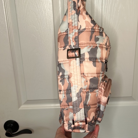 Lug Zipliner 2 Medium Tote - Picture 9 of 10